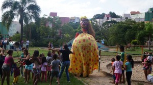 Boneca Catarina de Ivaldo Melo no Projeto LINCE no Parque Raul Seixas em 25 04 2015(13)